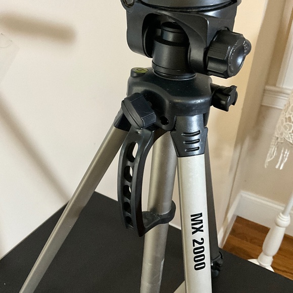 MX 2000 tripod - Picture 1 of 4